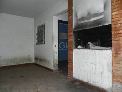 Casa à venda com 110m², 4 quartos, 1 suíte, 4 vagas no bairro Jardim Itu em Porto Alegre - Foto 15