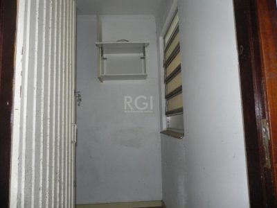 Casa à venda com 110m², 4 quartos, 1 suíte, 4 vagas no bairro Jardim Itu em Porto Alegre - Foto 19