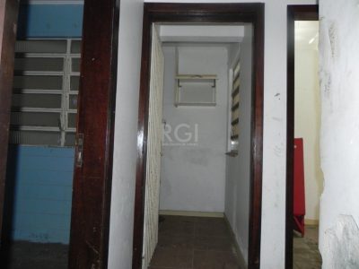 Casa à venda com 110m², 4 quartos, 1 suíte, 4 vagas no bairro Jardim Itu em Porto Alegre - Foto 20