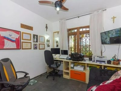 Casa à venda com 350m², 4 quartos, 1 suíte, 3 vagas no bairro Passo d'Areia em Porto Alegre - Foto 12