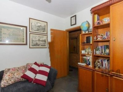 Casa à venda com 350m², 4 quartos, 1 suíte, 3 vagas no bairro Passo d'Areia em Porto Alegre - Foto 5