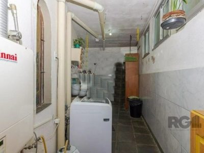 Casa à venda com 350m², 4 quartos, 1 suíte, 3 vagas no bairro Passo d'Areia em Porto Alegre - Foto 14