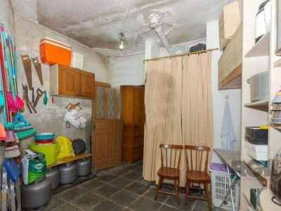 Casa à venda com 350m², 4 quartos, 1 suíte, 3 vagas no bairro Passo d'Areia em Porto Alegre - Foto 15