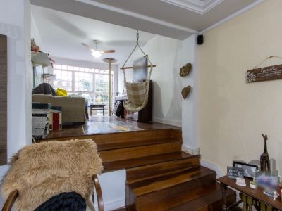 Casa à venda com 180m², 4 quartos, 1 suíte, 4 vagas no bairro Cristal em Porto Alegre - Foto 9