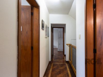 Casa à venda com 180m², 4 quartos, 1 suíte, 4 vagas no bairro Cristal em Porto Alegre - Foto 35