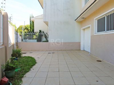 Casa à venda com 116m², 2 quartos, 1 suíte, 3 vagas no bairro Vila Ipiranga em Porto Alegre - Foto 4