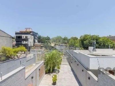 Casa à venda com 395m², 4 quartos, 3 suítes, 3 vagas no bairro Jardim Itu em Porto Alegre - Foto 8