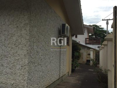 Casa à venda com 340m², 4 quartos, 2 suítes, 3 vagas no bairro Jardim Lindóia em Porto Alegre - Foto 6