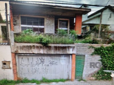 Casa à venda com 5m², 3 quartos, 1 suíte, 2 vagas no bairro Medianeira em Porto Alegre - Foto 3