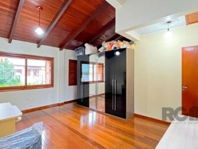 Casa à venda com 240m², 3 quartos, 2 suítes, 4 vagas no bairro Tristeza em Porto Alegre - Foto 35