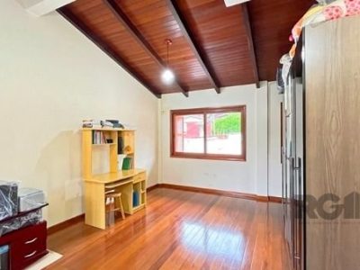 Casa à venda com 240m², 3 quartos, 2 suítes, 4 vagas no bairro Tristeza em Porto Alegre - Foto 37