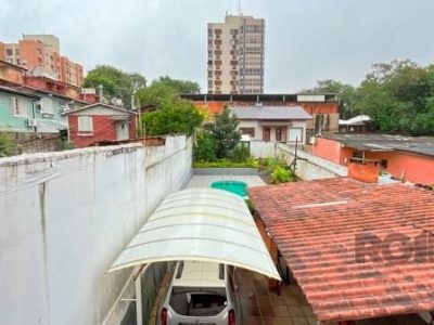 Casa à venda com 240m², 3 quartos, 2 suítes, 4 vagas no bairro Tristeza em Porto Alegre - Foto 36