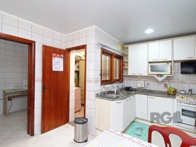 Casa à venda com 240m², 3 quartos, 2 suítes, 4 vagas no bairro Tristeza em Porto Alegre - Foto 4