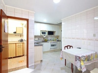 Casa à venda com 240m², 3 quartos, 2 suítes, 4 vagas no bairro Tristeza em Porto Alegre - Foto 6