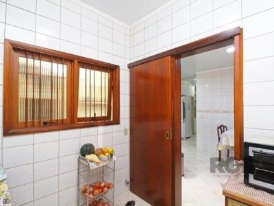 Casa à venda com 240m², 3 quartos, 2 suítes, 4 vagas no bairro Tristeza em Porto Alegre - Foto 10