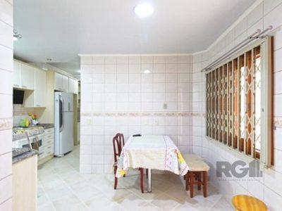 Casa à venda com 240m², 3 quartos, 2 suítes, 4 vagas no bairro Tristeza em Porto Alegre - Foto 5