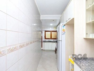 Casa à venda com 240m², 3 quartos, 2 suítes, 4 vagas no bairro Tristeza em Porto Alegre - Foto 12