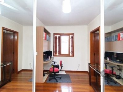 Casa à venda com 240m², 3 quartos, 2 suítes, 4 vagas no bairro Tristeza em Porto Alegre - Foto 29