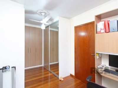 Casa à venda com 240m², 3 quartos, 2 suítes, 4 vagas no bairro Tristeza em Porto Alegre - Foto 27