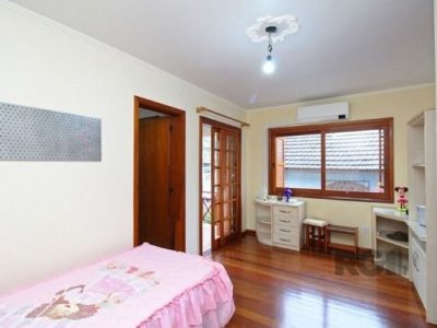 Casa à venda com 240m², 3 quartos, 2 suítes, 4 vagas no bairro Tristeza em Porto Alegre - Foto 45