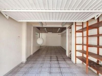 Casa à venda com 210m², 3 quartos, 1 suíte, 6 vagas no bairro São João em Porto Alegre - Foto 21