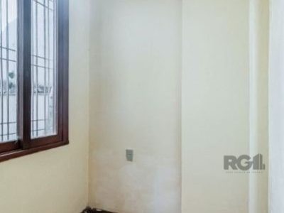 Casa à venda com 210m², 3 quartos, 1 suíte, 6 vagas no bairro São João em Porto Alegre - Foto 12