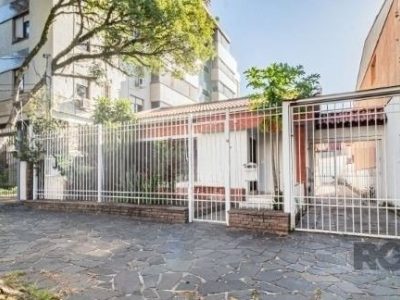 Casa à venda com 210m², 3 quartos, 1 suíte, 6 vagas no bairro São João em Porto Alegre - Foto 28