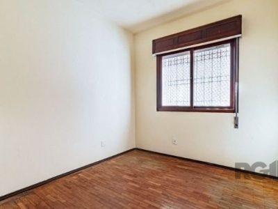 Casa à venda com 210m², 3 quartos, 1 suíte, 6 vagas no bairro São João em Porto Alegre - Foto 8