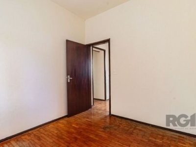 Casa à venda com 210m², 3 quartos, 1 suíte, 6 vagas no bairro São João em Porto Alegre - Foto 13