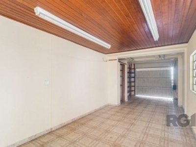 Casa à venda com 210m², 3 quartos, 1 suíte, 6 vagas no bairro São João em Porto Alegre - Foto 22