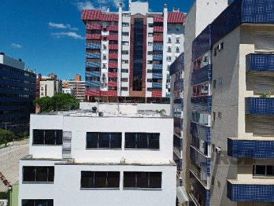 Apartamento à venda com 106m², 3 quartos, 1 suíte, 1 vaga no bairro Menino Deus em Porto Alegre - Foto 2