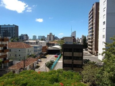 Apartamento à venda com 106m², 3 quartos, 1 suíte, 1 vaga no bairro Menino Deus em Porto Alegre - Foto 3