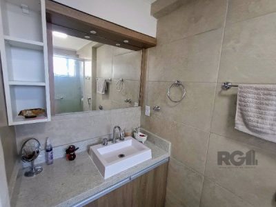 Apartamento à venda com 106m², 3 quartos, 1 suíte, 1 vaga no bairro Menino Deus em Porto Alegre - Foto 13