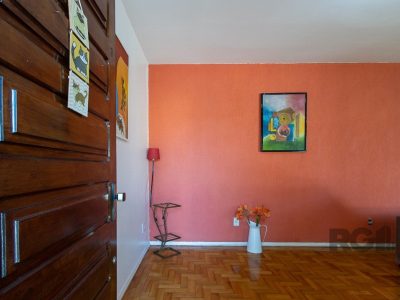 Casa à venda com 165m², 3 quartos, 1 suíte, 3 vagas no bairro Ipanema em Porto Alegre - Foto 3