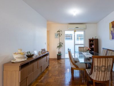 Casa à venda com 165m², 3 quartos, 1 suíte, 3 vagas no bairro Ipanema em Porto Alegre - Foto 8