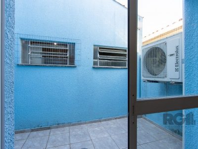 Casa à venda com 165m², 3 quartos, 1 suíte, 3 vagas no bairro Ipanema em Porto Alegre - Foto 9