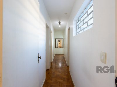 Casa à venda com 165m², 3 quartos, 1 suíte, 3 vagas no bairro Ipanema em Porto Alegre - Foto 12