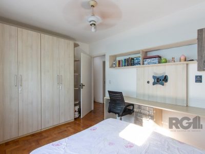 Casa à venda com 165m², 3 quartos, 1 suíte, 3 vagas no bairro Ipanema em Porto Alegre - Foto 15