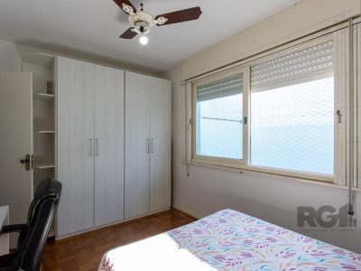 Casa à venda com 165m², 3 quartos, 1 suíte, 3 vagas no bairro Ipanema em Porto Alegre - Foto 19