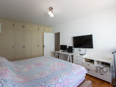 Casa à venda com 165m², 3 quartos, 1 suíte, 3 vagas no bairro Ipanema em Porto Alegre - Foto 21