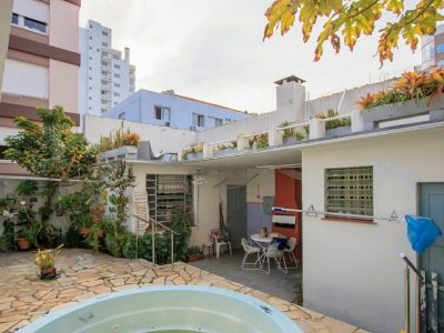 Casa à venda com 222m², 3 quartos, 3 suítes, 2 vagas no bairro Menino Deus em Porto Alegre - Foto 2