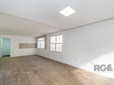 Casa à venda com 96m², 3 quartos, 2 suítes, 3 vagas no bairro Cristal em Porto Alegre - Foto 4