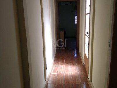 Casa à venda com 76m², 5 quartos, 3 vagas no bairro Santo Antônio em Porto Alegre - Foto 5