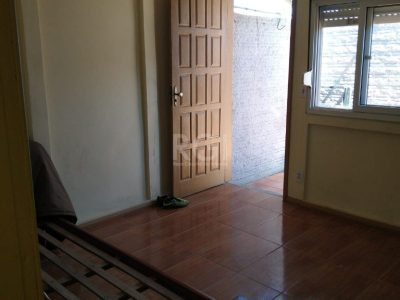 Casa à venda com 76m², 5 quartos, 3 vagas no bairro Santo Antônio em Porto Alegre - Foto 10