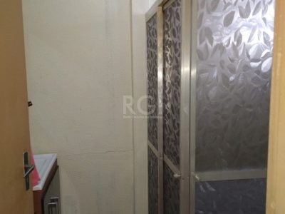 Casa à venda com 76m², 5 quartos, 3 vagas no bairro Santo Antônio em Porto Alegre - Foto 8