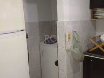 Casa à venda com 76m², 5 quartos, 3 vagas no bairro Santo Antônio em Porto Alegre - Foto 13