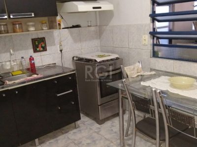 Casa à venda com 76m², 5 quartos, 3 vagas no bairro Santo Antônio em Porto Alegre - Foto 12