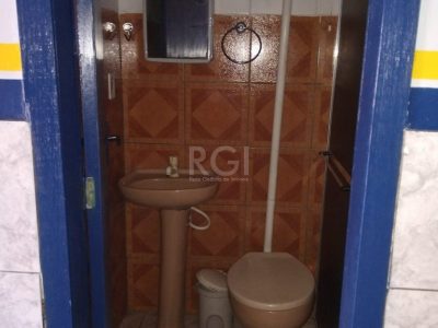 Casa à venda com 76m², 5 quartos, 3 vagas no bairro Santo Antônio em Porto Alegre - Foto 11