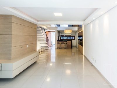 Casa à venda com 244m², 3 quartos, 3 suítes, 2 vagas no bairro Ipanema em Porto Alegre - Foto 12