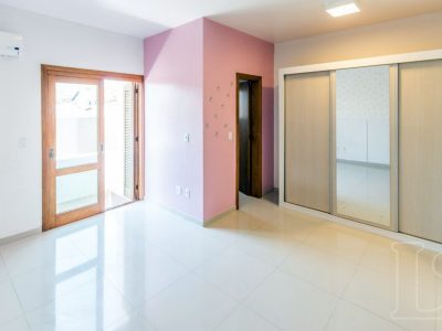 Casa à venda com 244m², 3 quartos, 3 suítes, 2 vagas no bairro Ipanema em Porto Alegre - Foto 22